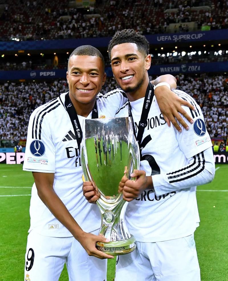 为什么跑垒员在通过垒包时都必须踩到正中央位置以示跑垒规范